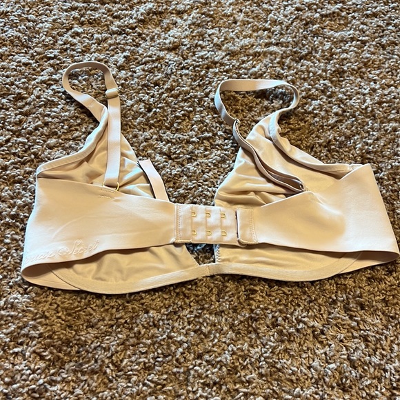 Victoria’s Secret size 32DD bra - Picture 2 of 3